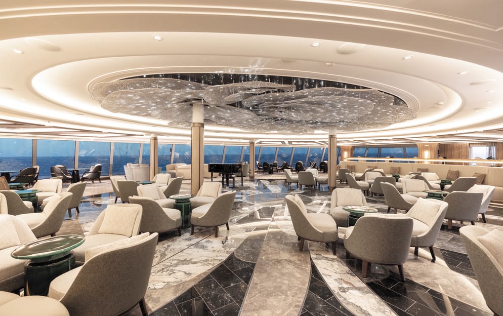 RSSC, Seven Seas Grandeur, Observation Lounge.jpg